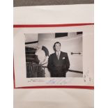 ROBERT TAYLOR 1911-1969 AMERICAN ACTOR MARRIED TO BARBARA STANWICK SIGNED VINTAGE PHOTO TAKEN ON