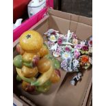 A BOX CONTAINING ASSORTED PORCELAIN FLOWERS INC OLD COUNTRY ROSES AND ROYAL DOULTON ETC