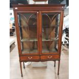 EDWARDIAN INLAID MAHOGANY DISPLAY WITH SPADE FEET