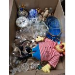 A BOX OF MISCELLANEOUS VINTAGE ATOMISERS AND OTHER GLASS ITEMS