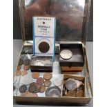 TRAY OF MISCELLANEOUS COINAGE INCLUDES AUSTRALIAN 1915 ONE PENNY COIN
