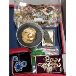 BOX OF COSTUME MISCELLANEOUS COSTUME JEWELLERY INCLUDES NECKLACE AND EARRING SET