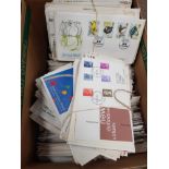 BOX CONTAINING A LARGE QUANTITY OF VINTAGE GREAT BRITAIN FIRST DAY COVERS