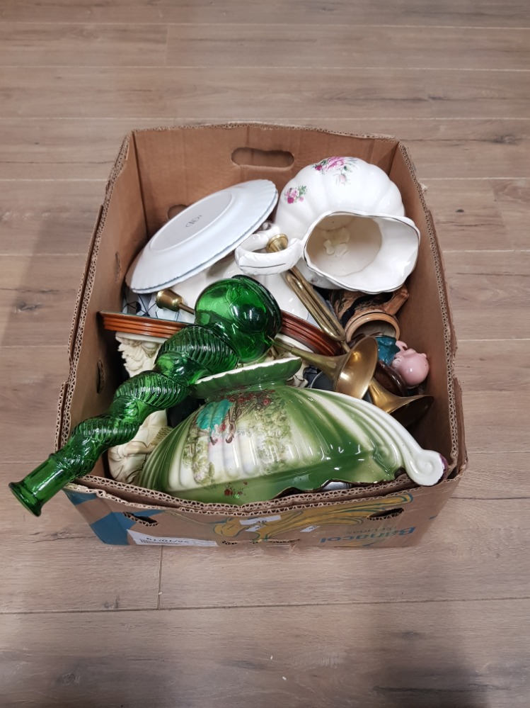 A BOX OF MISCELLANEOUS INC GREEN SPIRAL RETRO DEPOSE VASE FIGURES ETC