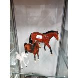 2 BESWICK HORSES TOGETHER WITH 1 ROYAL DOULTON HORSE