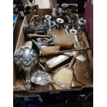 A BOX CONTAINING ASSORTED BRASS AND SILVER PLATED BRUSHES AND MIRRORS