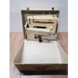 VINTAGE SINGER SEWING MACHINE IN CARRY CASE