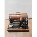 VINTAGE SINGER SEWING MACHINE IN ORIGINAL CASE