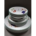 14 PIECES OF ROYAL WORCESTER EVESHAM VALE PATTERNED PLATES AND BOWLS
