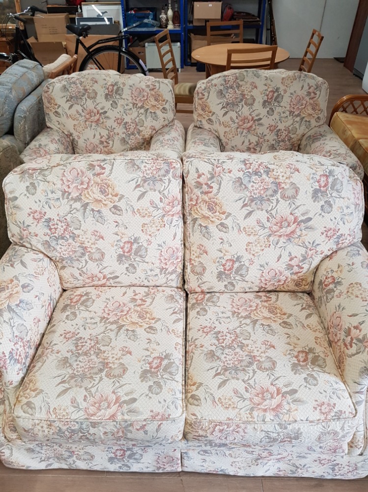 UPHOLSTERED PATTERNED 3 PIECE SUIT INCLUDES 2 SEATER SOFA AND 2 MATCHING ARMCHAIRS