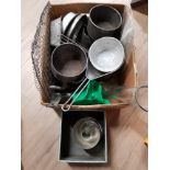 BOX CONTAINING A VARIETY OF VINTAGE POTS AND TINS