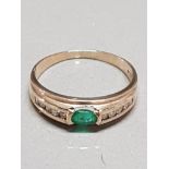 9CT GOLD AND GREEN STONE RING SIZE Q GROSS WEIGHT 2.3G