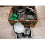 BOX CONTAINING MISCELLANEOUS VINTAGE POTS AND PANS