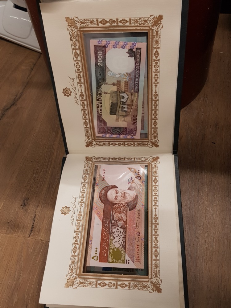 IRANIAN PRESENTATION CONTAINING 7 DIFFERENT UNCIRCULATED BANK NOTES 10,000 5,000, 2,000, 1000, - Image 2 of 3