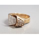 9CT GOLD DIAMOND ORNATE RING 3.9G SIZE O1/2