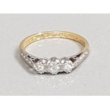 18CT GOLD & PLATINUM 3 STONE DIAMOND RING 2.4G SIZE L1/2