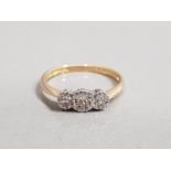 18CT GOLD & PLATINUM 3 STONE DIAMOND RING 2.1G SIZE K