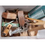BOX OF VINTAGE HANDTOOLS INCLUDING HAMMERS AND PLANES ETC