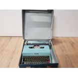 VINTAGE OLIVETTI LETTERA 32 TYPEWRITER