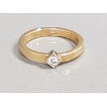 18CT GOLD DIAMOND SOLITAIRE RING APX .10CT 4.9G SIZE N1/2