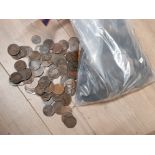 BAG CONTAINING APPROXIMATELY 800 UK QUEEN VICTORIA YOUNG HEAD PENNIES INCLUDES A FEW HALF PENNIES