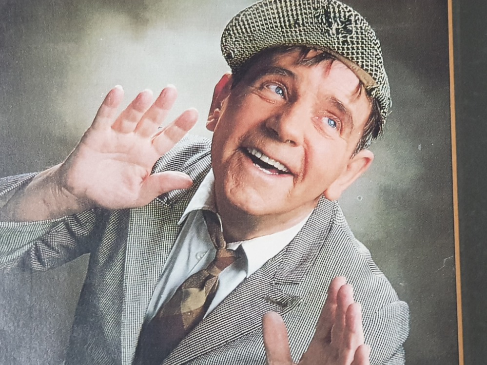 NORMAN WISDOM AUTOGRAPH TOGETHER WITH HIS PHOTOGRAPH IN FRAME - Image 3 of 3