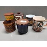 MISC HORNSEA POTTERY PIECES BY JOHN CLAPPISON MUGS AND LIDDED STORAGE JARS