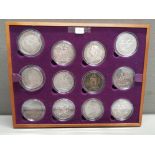 12 UK QUEEN VICTORIA SILVER CROWNS DIFFERENT DATES IN MIXED CIRCULATED GRADES HOUSED IN WOODEN
