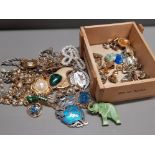 BOX OF MISCELLANEOUS ITEMS OF COSTUME JEWELLERY BROOCHES CUFF LINKS ETC