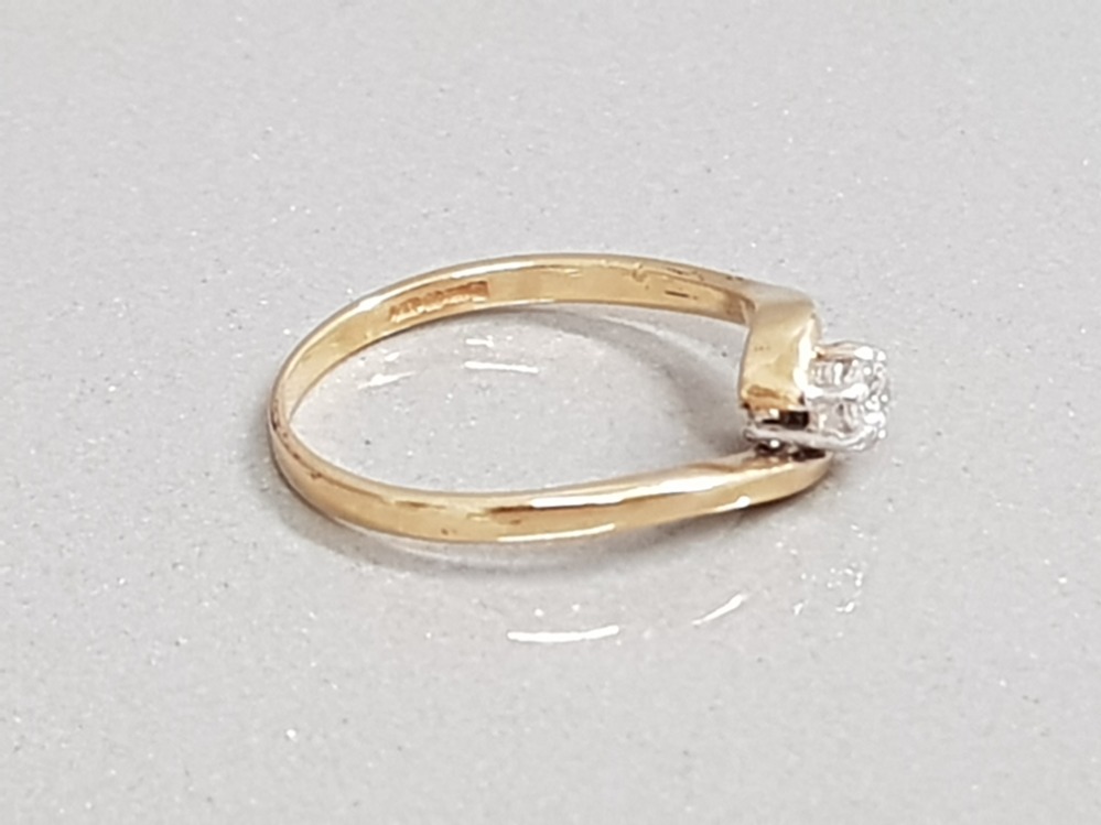 18CT GOLD DIAMOND SOLITAIRE RING 2.4G SIZE O - Image 2 of 2