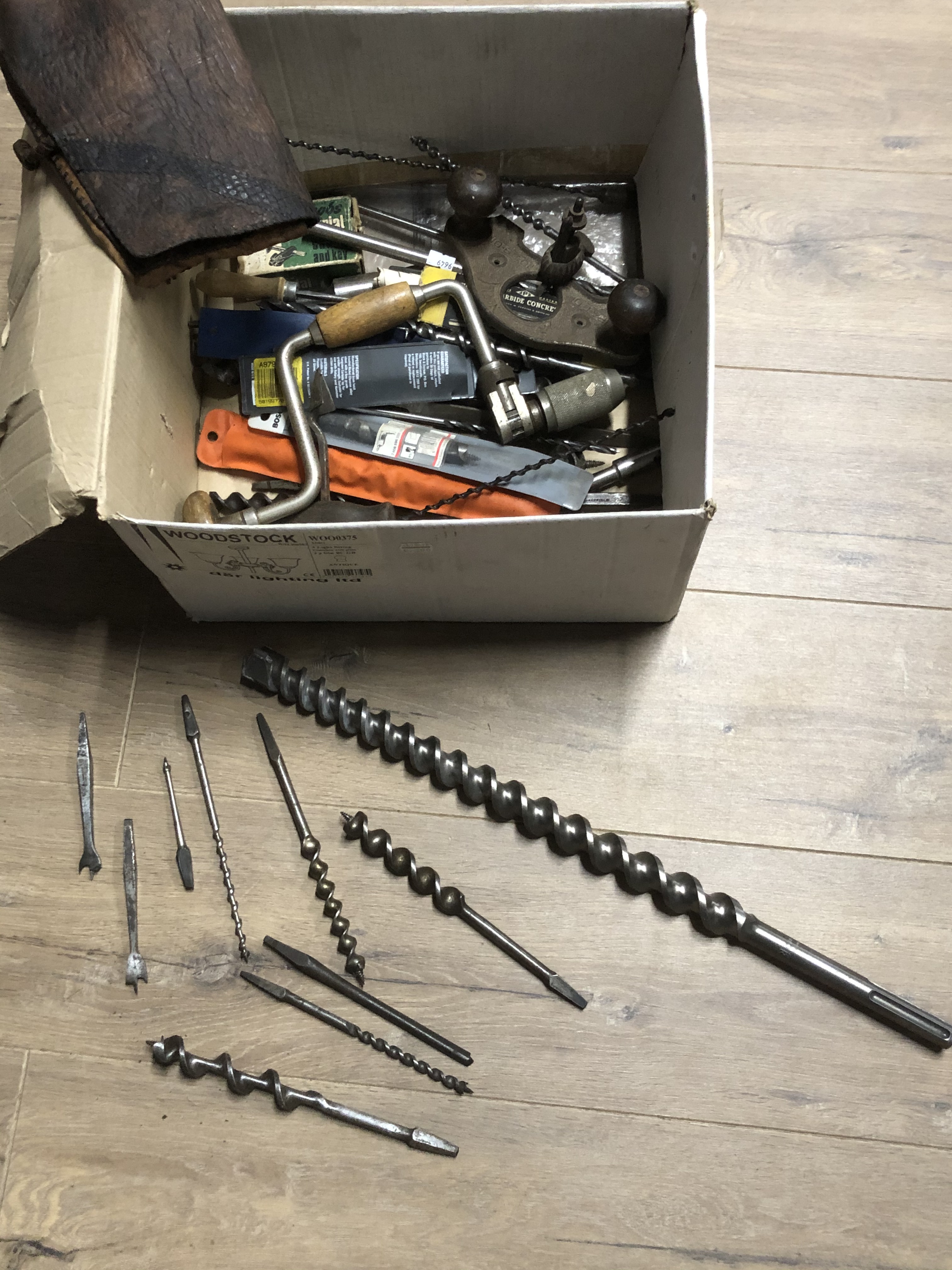 A BOX OF MISCELLANEOUS TOOLS INC VINTAGE STANLEY NOZZLE DRILL BITS ETC