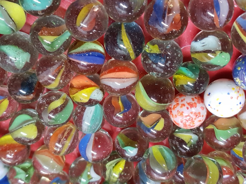 A TRAY OF ASSORTED MARBLES - Image 2 of 2