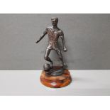 FOOTBALLER CAST BRONZE MODEL 23CMS 1.5KG