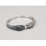 18CT WHITE GOLD BLACK AND WHITE STONE DOUBLE PANTHER HEAD BANGLE WITH DIAMOND 26.5G