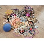TRAY OF COSTUME JEWELLERY MAINLY SIMULATED PEARL NECKLACES ETC