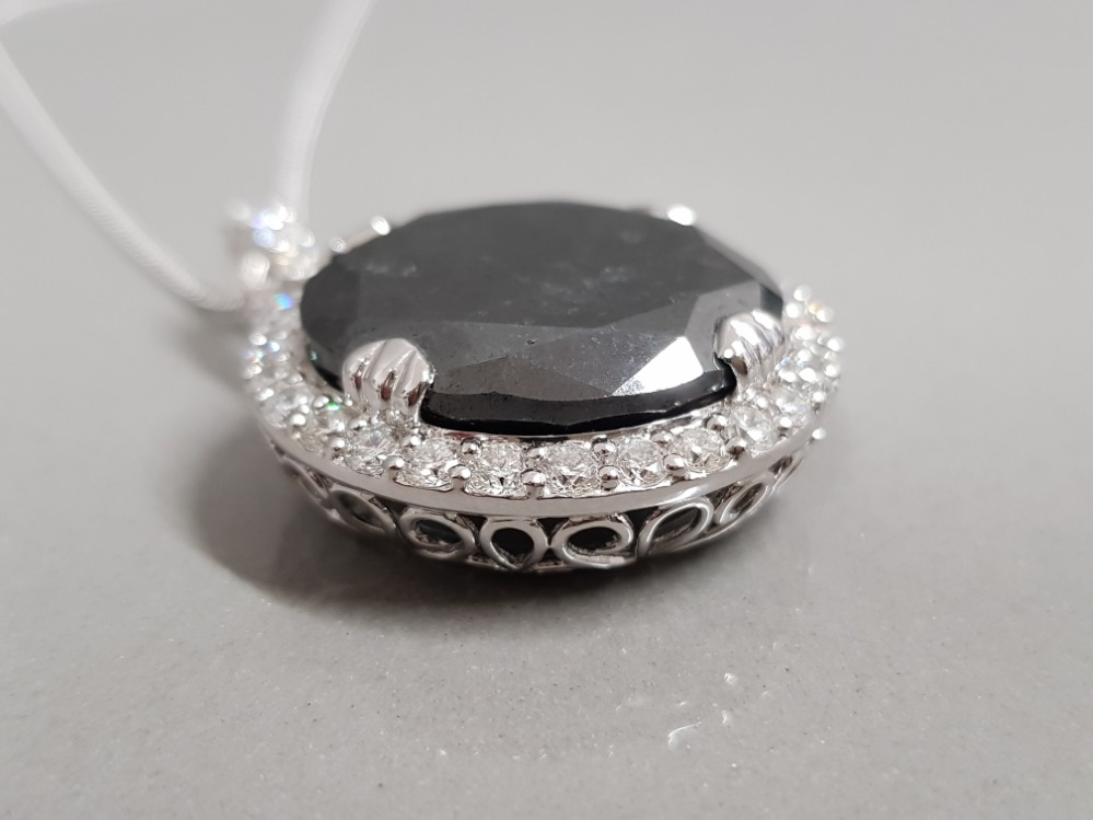 BEAUTIFUL 18CT WHITE GOLD BLACK DIAMOND APX 52CT WHITE DIAMOND APX 3.2CT PENDANT - Image 4 of 6