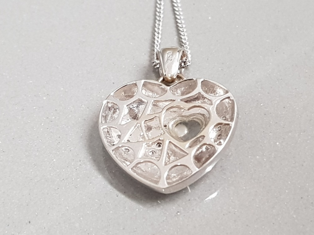 18CT WHITE GOLD LOVE HEART DIAMOND PENDANT AND CURB CHAIN 7.5G - Image 3 of 3