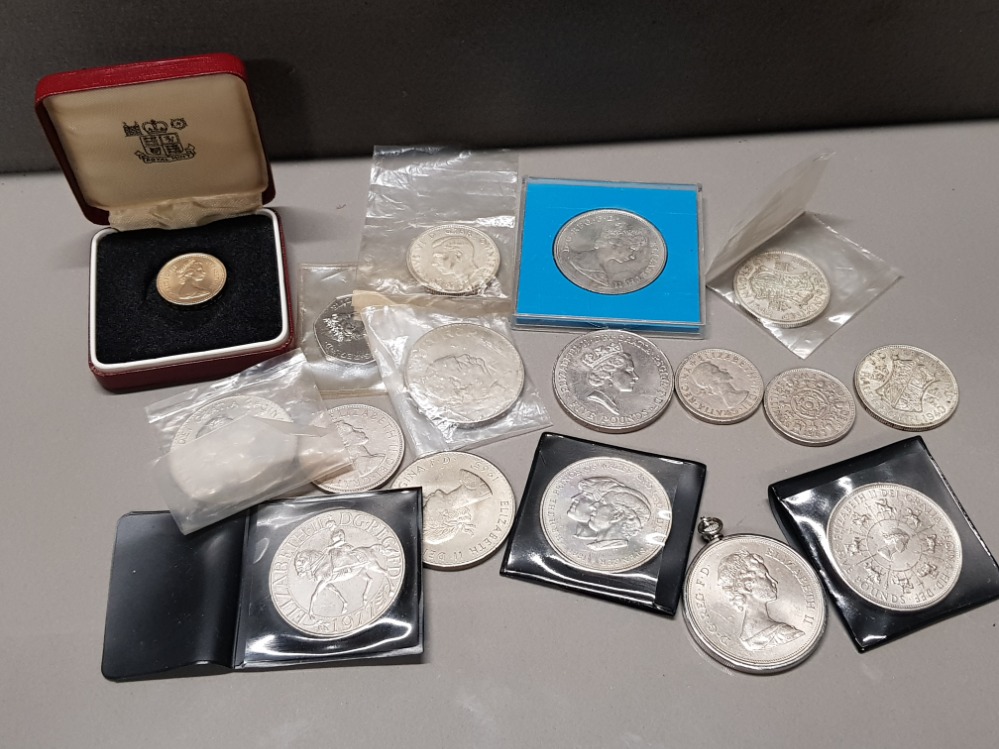 TRAY OF ENGLISH SILVER COINAGE PLUS NUMEROUS CROWNS, 5 POUND COINS ETC