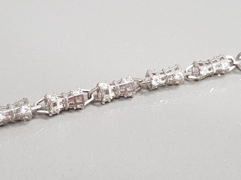 9CT WHITE GOLD STONE SET ORNATE BRACELET 16.3G - Image 2 of 3