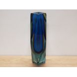 SUPERB AND PERFECT MURANO ART GLASS SOMMERSO BLUE AND ORANGE MANDRUZZATO MULTI FACETED 81/2 VASE
