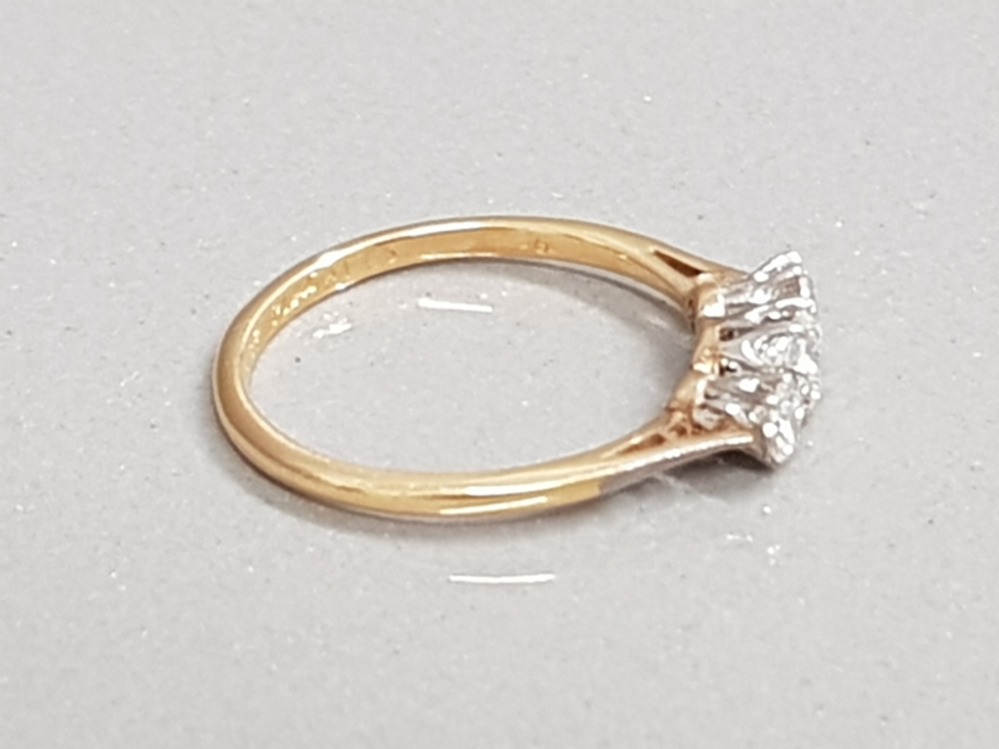 18CT GOLD THREE STONE DIAMOND RING APX .40CT 2.2G SIZE O - Image 2 of 2