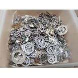 A BOX OF MISCELLANEOUS REPRODUCTION MILITARY BADGES AND COSTUME JEWELLERY