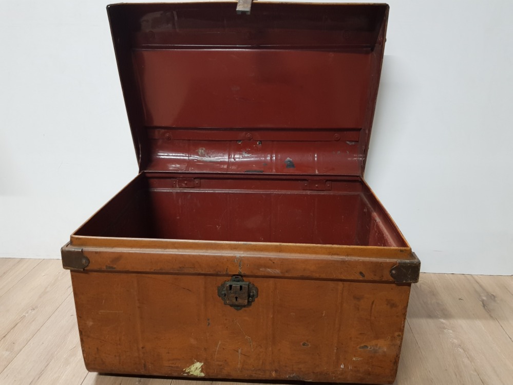 VINTAGE F WATSON TIN TRUNK - Image 2 of 2