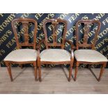 A SET OF 5 FRENCH STYLE DINING CHAIRS