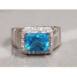 14CT WHITE GOLD BLUE TOPAZ AND DIAMOND RING 8.7G SIZE O1/2