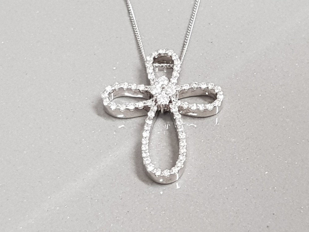 18CT WHITE GOLD DIAMOND CROSS PENDANT 7.4G