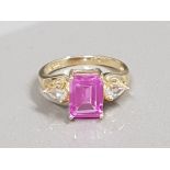 10CT GOLD PINK CZ AND WHITE CZ THREE STONE RING 3.5G SIZE N1/2