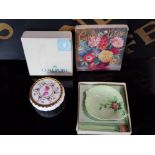 A VINTAGE CARLTON LEAF JAM SET IN ORIGINAL BOX TOGETHER WITH COALPORT COMMEMORATIVE DISH AND LID