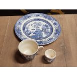 A BOX CONTAINING BLUE WILLOW PATTERN BREAKFAST SET