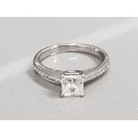 BEAUTIFUL 18CT WHITE GOLD PRINCESS CUT DIAMOND 1.04CT VVS1 MINT CONDITION 4.2G SIZE N WITH CERT